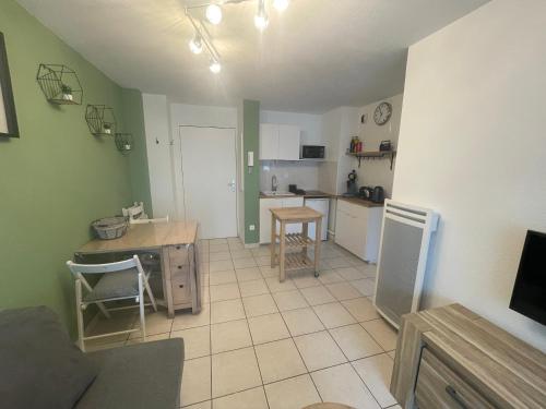 Charmant Appartement Cosy sur Sète proche de toutes commodités, Parking Privé