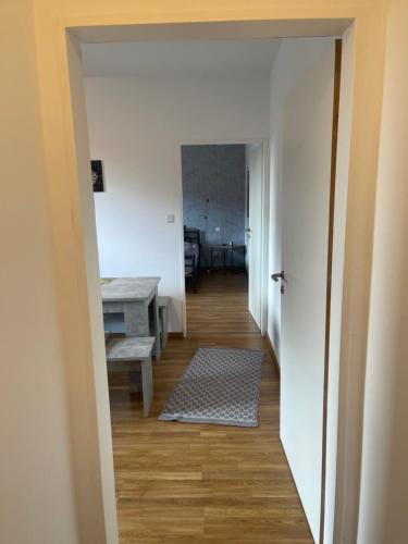 a hallway leading to a room with a desk and a table at Schönes Appartement in Rheine Zentrumsnah in Rheine