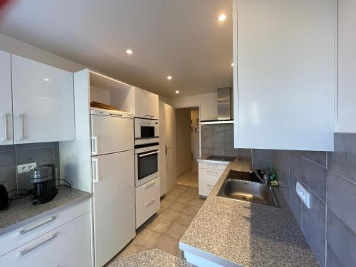 C012-Appartement confortable avec piscine, tennis et grand parc
