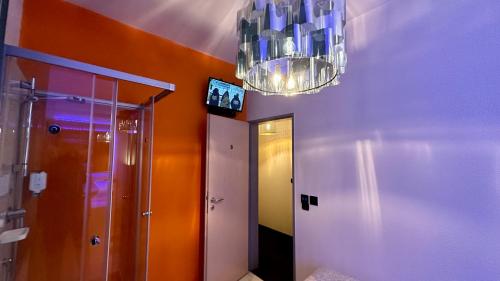 a bathroom with a chandelier hanging over a hallway at smart&beautiful HOSTEL in Nordkirchen