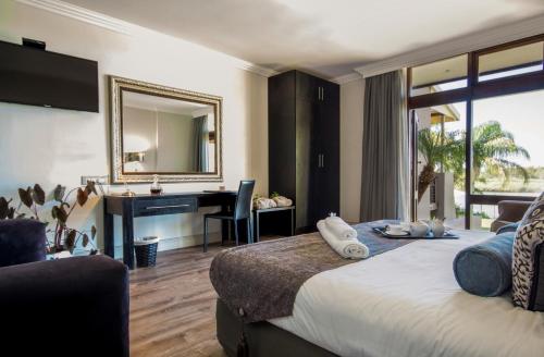 Ένα ή περισσότερα κρεβάτια σε δωμάτιο στο River Place Manor