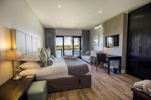 Ένα ή περισσότερα κρεβάτια σε δωμάτιο στο River Place Manor