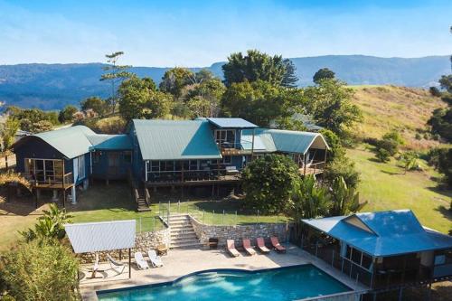 Вид на бассейн в Eagles Nest Mullumbimby - best views in Byron или окрестностях