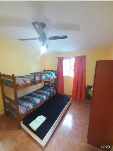 a room with two bunk beds and a ceiling fan at ALVY in Victoria