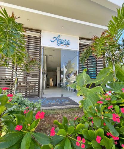 a store front with pink flowers in front of it at Azure Lofts & Pool in San Andrés