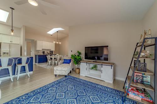 a large living room with a kitchen and a living room at Cozy Home, Close to Ocean and Redwoods in McKinleyville