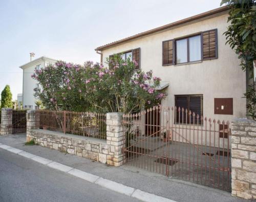 Apartments with a parking space Rovinj - 20538