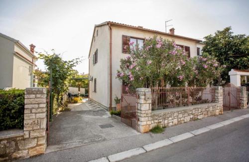 Apartments with parking space Rovinj - 20538