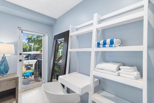 A bathroom at Isle of Venice Residence and Marina