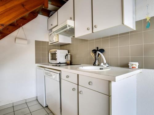 Photo de la galerie de l'établissement Maison T3 avec mezzanine à 200m de la plage, terrasse, parking, accepte animaux - Biscarrosse - FR-1-521-140, à Biscarrosse