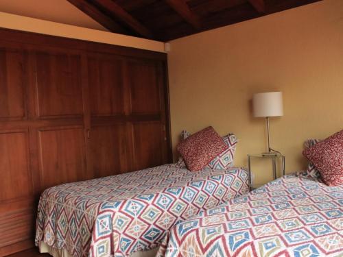 two beds sitting next to each other in a bedroom at Casa Bartzis, Close to Orosi and Tapanti National Park in Orosí