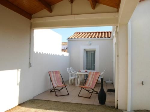 Maison moderne proche plage, terrasse, Wi-Fi & parking - FR-1-22-313