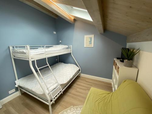 Poschodová posteľ alebo postele v izbe v ubytovaní Maison Fouras, 3 pièces, 5 personnes - FR-1-709-34