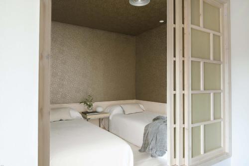 Llit o llits en una habitació de Eric Vökel Boutique Apartments - Gran Vía Suites