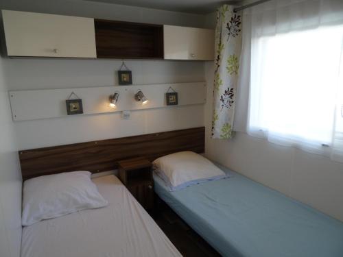 Postel nebo postele na pokoji v ubytování Mobil-Home Fouras, 3 pièces, 4 personnes - FR-1-709-56