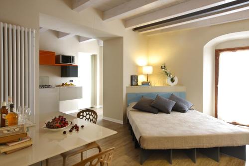 מיטה או מיטות בחדר ב-Corte San Luca Apartments