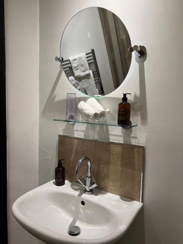 Overdale Guesthouse and Free Parking photo 79