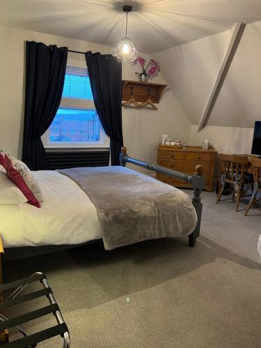 Overdale Guesthouse and Free Parking photo 82