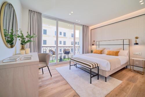 Postel nebo postele na pokoji v ubytování iloftmalaga Plaza de las Flores Premium