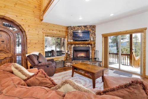2261-Cozy Lakeview Hideaway chalet – Photos 2