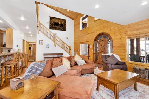 2261-Cozy Lakeview Hideaway chalet – Photos 3
