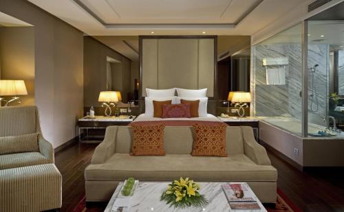 Кровать или кровати в номере Radisson Blu Jaipur