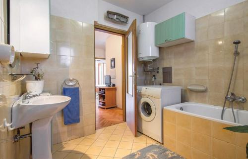 Apartments with parking space Rovinj - 20545