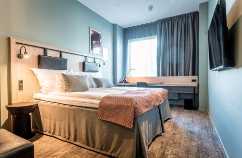 Ліжко або ліжка в номері Quality Hotel Grand, Borås