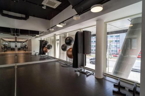Фитнес център и/или фитнес съоражения в Luxury Flat Croydon