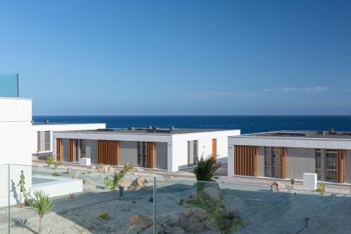 a white building with the ocean in the background at Kora Nivaria Beach in Abades