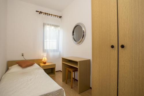Apartments with parking space Pula - 20809