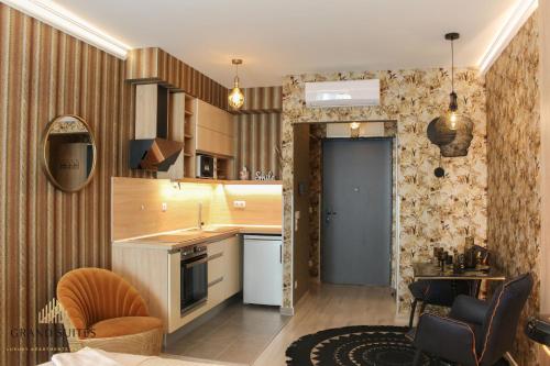 A kitchen or kitchenette at Grand Suites Corvin