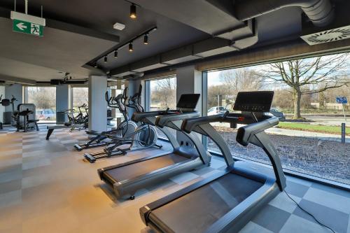 a gym with treadmills and elliptical machines at Cozy Nights Letnicka by Renters Prestige in Gdańsk