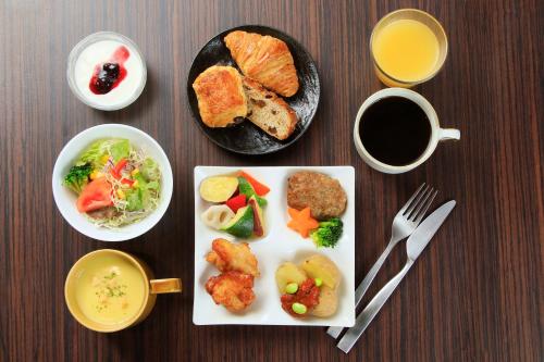 ホテルの敷地内または近くでの食事または食べ物
