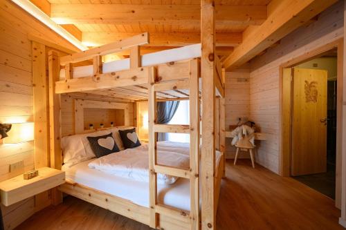 a bedroom with a bunk bed in a log cabin at TerrazzaPaganella in Terlago