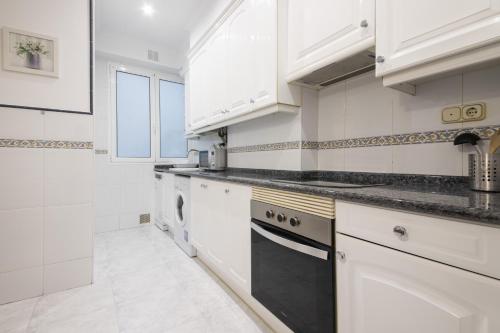 Kuchyňa alebo kuchynka v ubytovaní Olas de Ondarreta - Local Rentss
