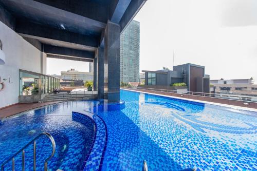 a large swimming pool on top of a building at Anaya Living - Colombo 03 in Colombo