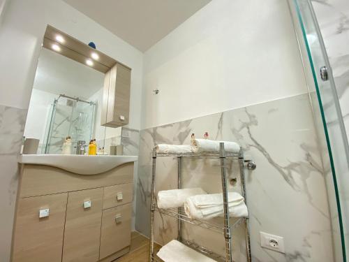 a bathroom with a towel rack and a sink at Casa Vacanze Nina in Palermo