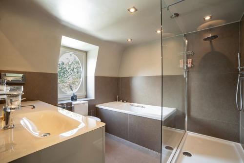 a bathroom with a shower and a sink and a tub at Waterloo Garden residence in Waterloo
