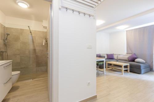 Phòng tắm tại Apartments Vugrinec with Terrace