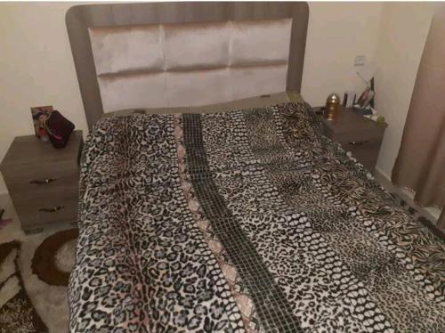 מיטה או מיטות בחדר ב-Apartment bien equipee acasa