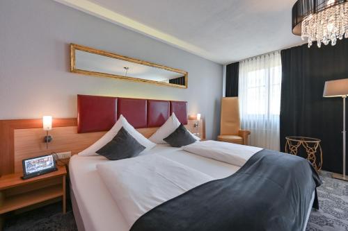 Cama o camas de una habitación en Hotel Sonne