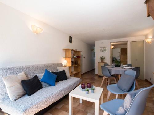 Appartement Saint-Lary-Soulan, 3 pièces, 6 personnes - FR-1-296-222にあるシーティングエリア