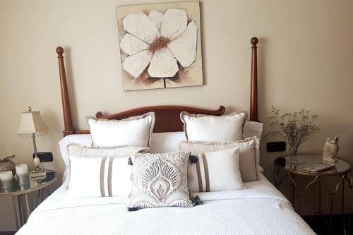 a bedroom with a bed with white sheets and pillows at Haz de mi Rincón en Mugardos tu experiencia. in Mugardos
