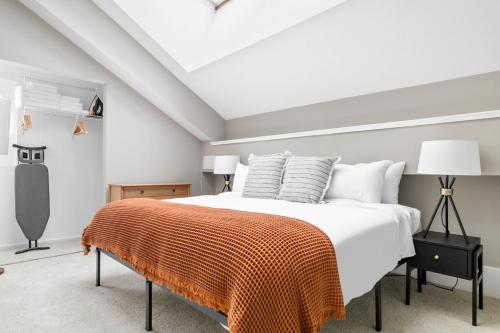 a bedroom with a bed with an orange blanket on it at Loop 2BR w Gym Doorman same block as L CHI-674 in Chicago