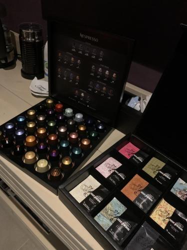 a box of chocolates sitting on top of a counter at Zeeuws Ontspannen Bed & Wellness in Middelburg