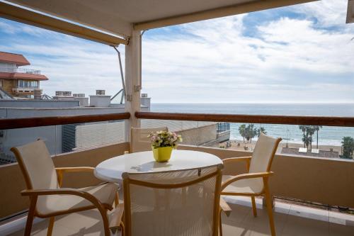 AT100 Apartamento alto con las vistas del mar