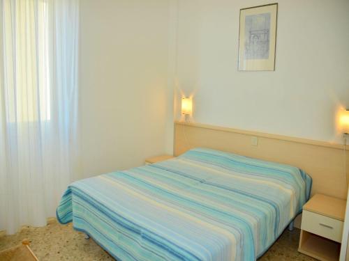 Tempat tidur dalam kamar di Seaview flat perfect for families-Beahost Rentals