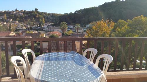 Photo de la galerie de l'établissement Résidence Cap Azur Appartement 108, à Villeneuve-Loubet