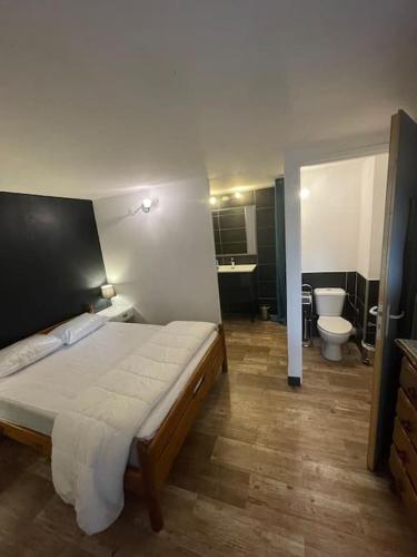 Posteľ alebo postele v izbe v ubytovaní Appartement duplex Vil’Adonis